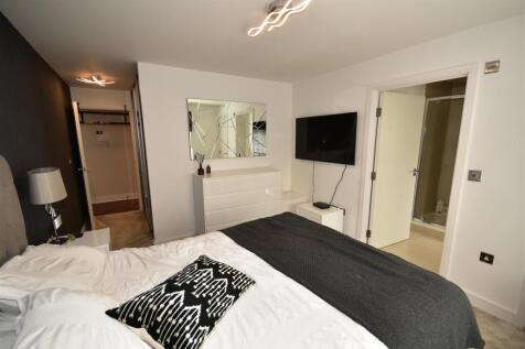 1Bedroom1-2.JPG