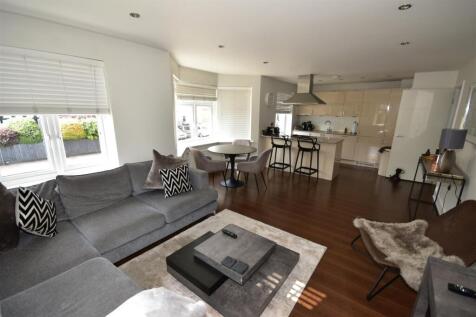 1LivingKitchen3.JPG