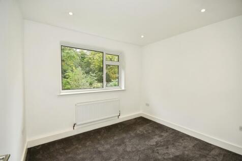 pbox-bedroom-321584.JPG