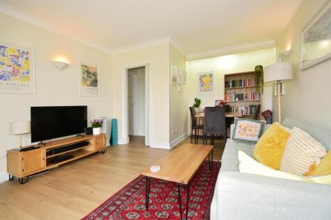 f431efea-1LivingRoom2.JPG