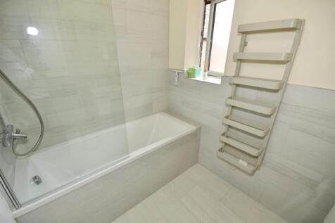 c81ece1d-1Bathroom1.JPG