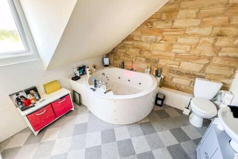 EN SUITE BATHROOM