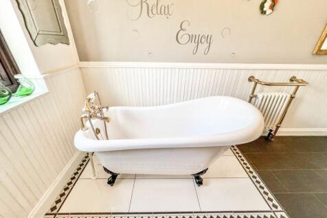 Roll Top Claw Foot Slipper Bath