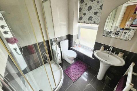 En suite to master
