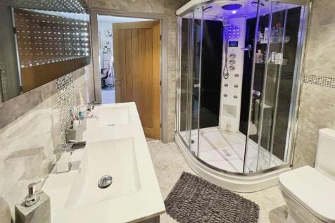 Jack and Jill en suite