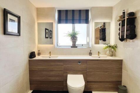 En Suite to Master