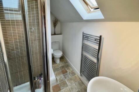 En suite to bed 1