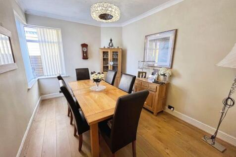 Bedroom 3/dining room