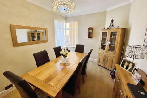 Bedroom 3/dining room
