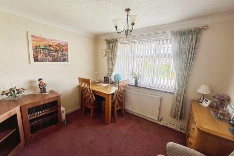Bedroom 2/dining room