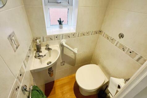 Cloaks wc