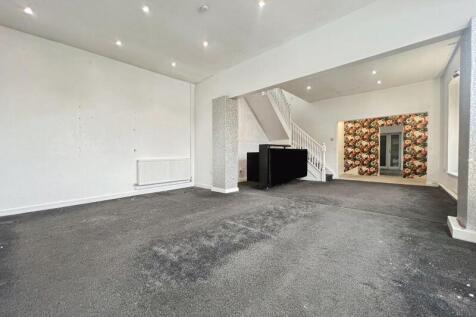 Open plan salon/showroom/reception