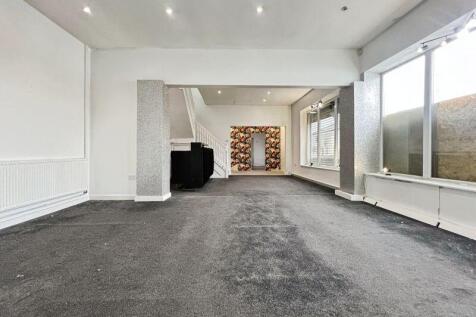 Open plan salon/showroom/reception