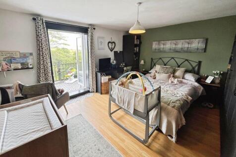 Bedroom/Sitting Room 