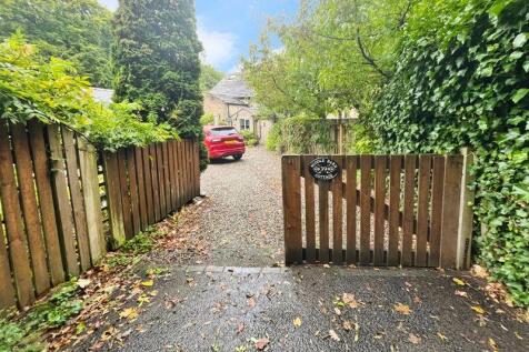 Entrance to driveway