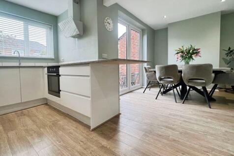 Dining kitchen