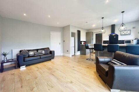 Lounge onto Kitchen