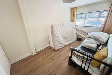 Ground floor/Bedroom 4