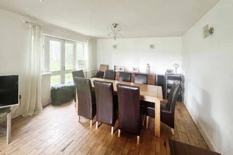 Dining Room: