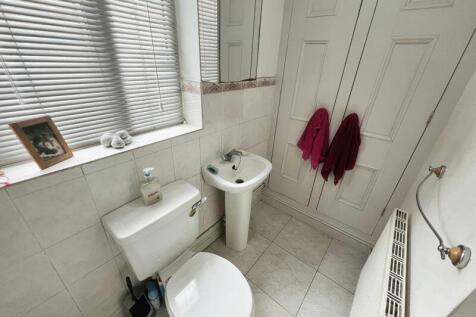 Cloakroom/wc: