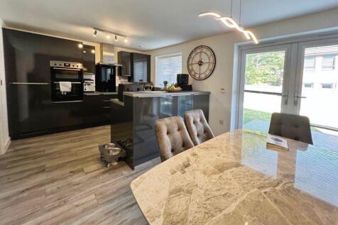 Dining kitchen