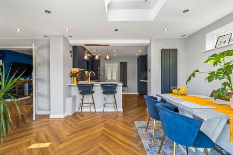 Dining/Kitchen Area