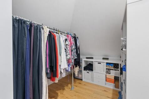 Walk-In Wardrobe