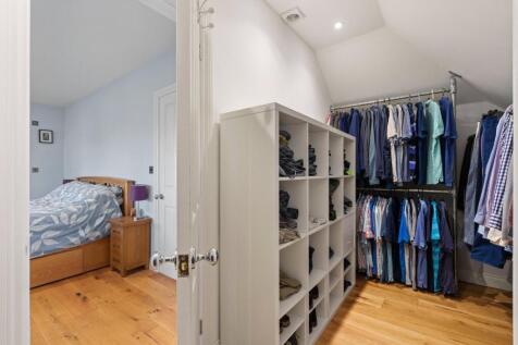 Walk-In Wardrobe