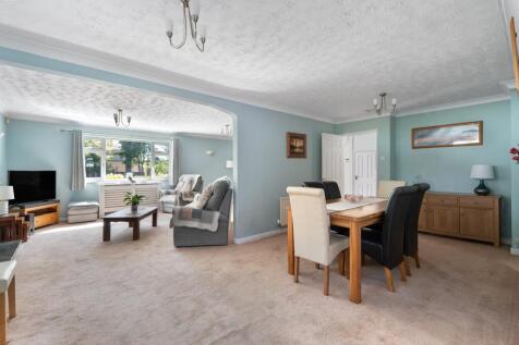 Dining/Lounge Area