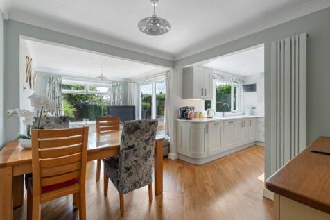Kitchen/Dining Area
