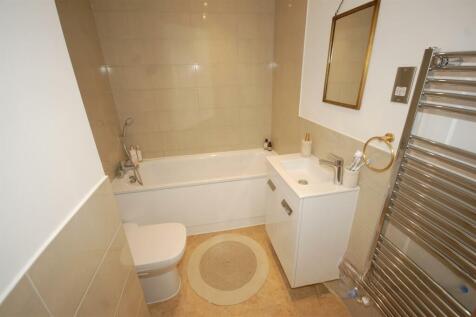 Main Bathroom/wc