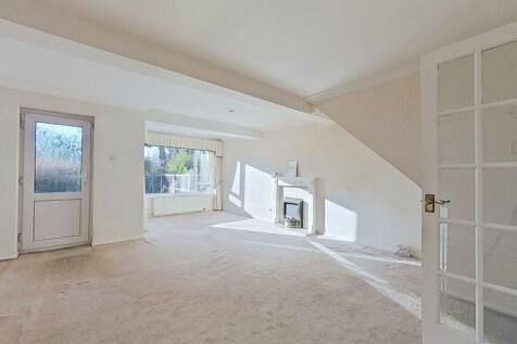 LIVING ROOM/DINING AREA