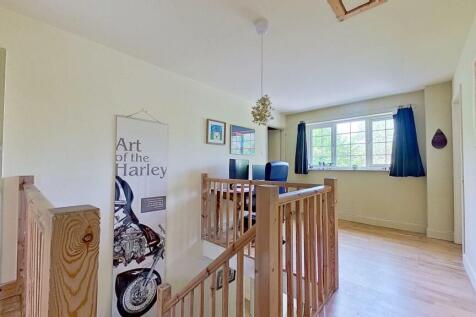 GALLERIED STYLE LIVING AREA