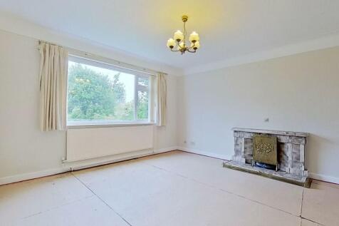 LIVING ROOM/DINING AREA