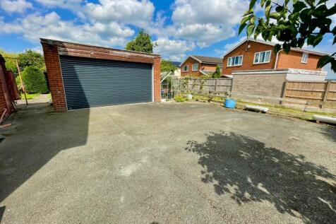 DOUBLE GARAGE