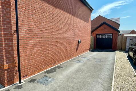 SINGLE GARAGE