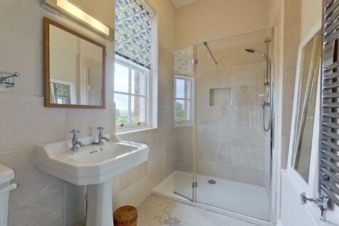 EN SUITE SHOWER ROOM