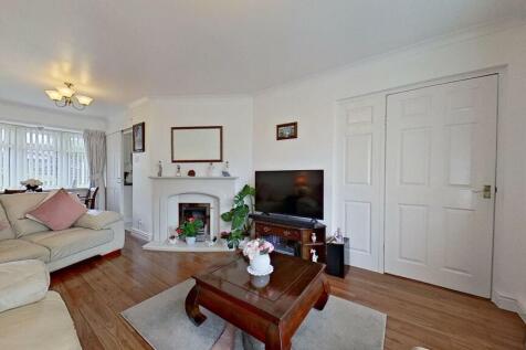 LIVING ROOM/DINING AREA