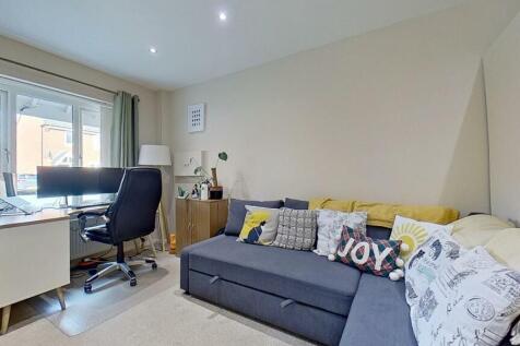 BEDROOM THREE/HOME OFFICE
