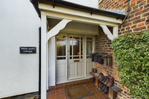 ENTRANCE PORCH