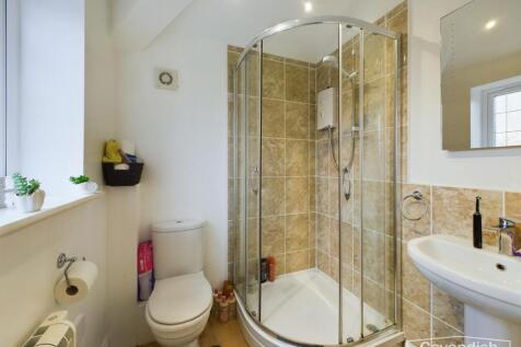 EN-SUITE SHOWER ROOM