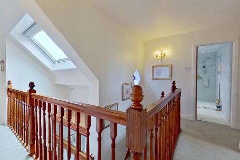 GALLERIED LANDING