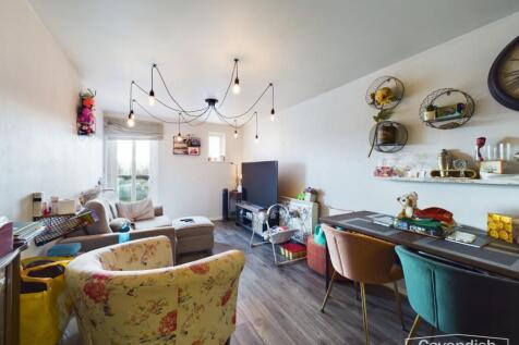 LIVING/DINING AREA