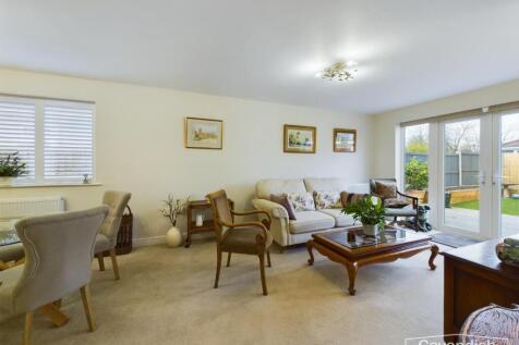 LIVING ROOM/DINING AREA