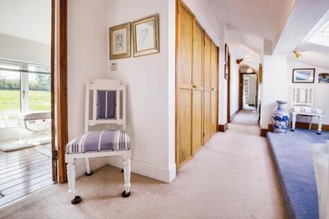 FIRST FLOOR LANDING