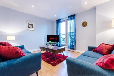 LIVING/DINING AREA