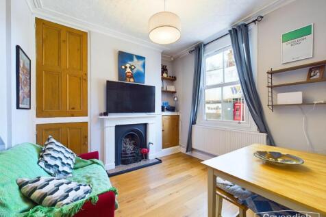 SITTING ROOM/DINING ROOM