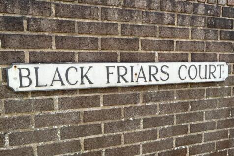 THE ACCOMMODATION COMPRISES: