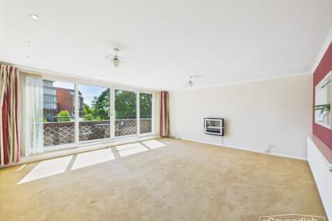 LIVING ROOM/DINING AREA