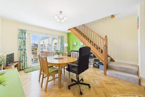 DINING/SITTING ROOM